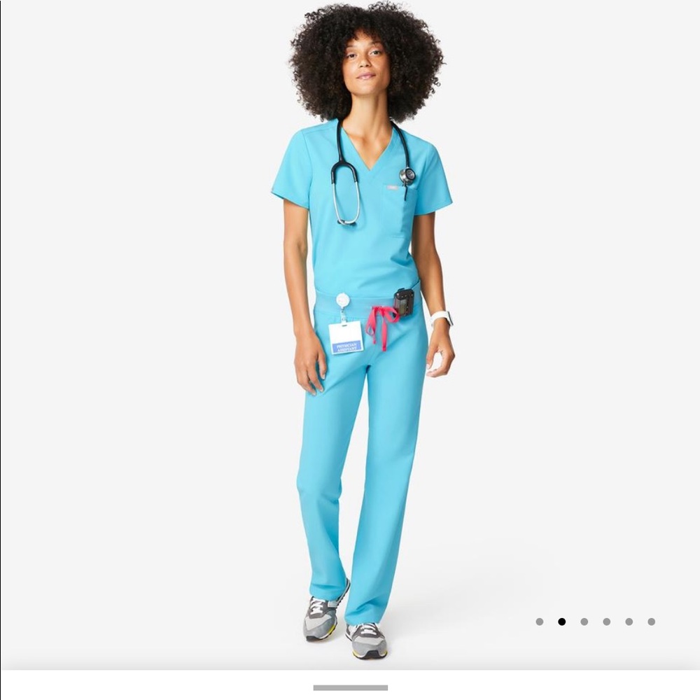 NWT Figs neon blue set in small